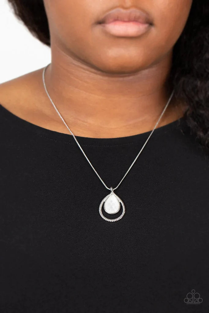 Gorgeously Glimmering Paparazzi Accessories Necklace with Earrings